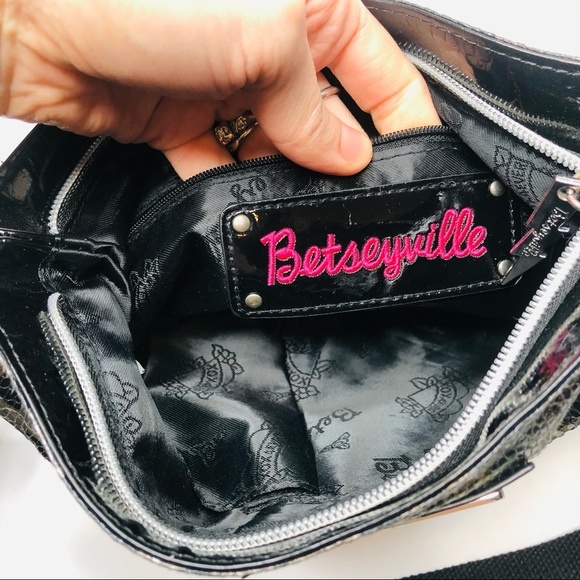 Betsyville Shiny Leopard Print / Snakeskin Purse - Picture 7 of 8